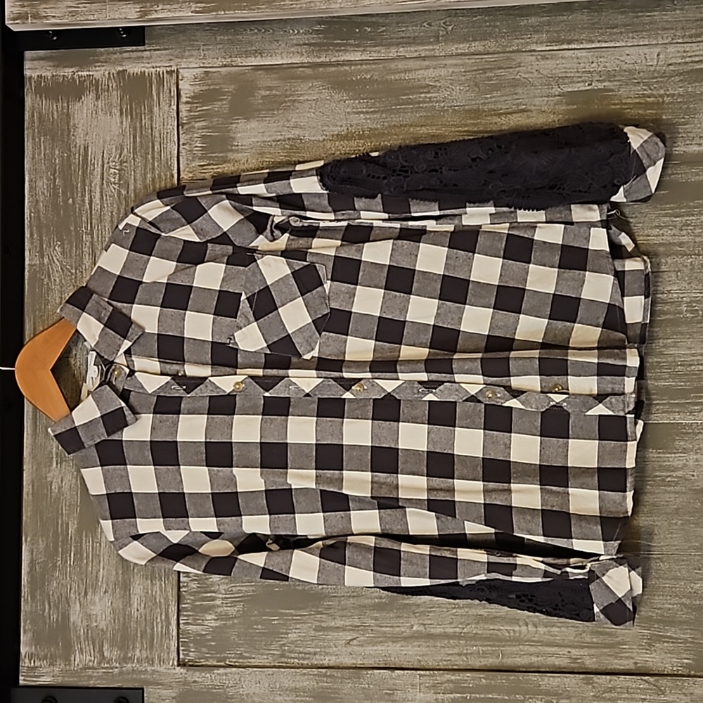 Coco & Jameson (Buckle), Gray &  Off White, Sz LG Long sleeve